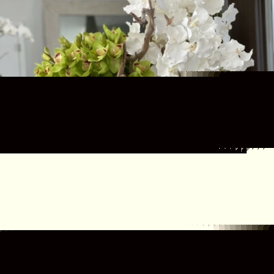 Moiton artificial plant in vase